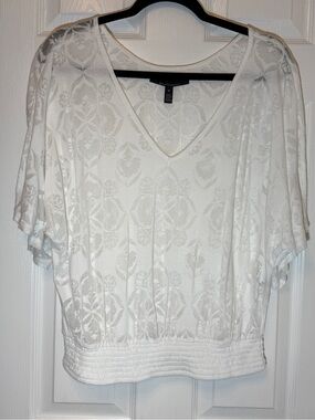 White House Black Market White V-Neck Short Sleeve Jacquard Top